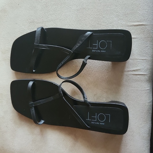 Ann Taylor Loft  open toes Black Short heel Sandals SZ 6.5M - Picture 2 of 4